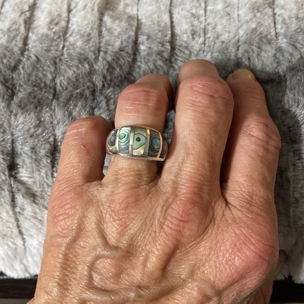 Sterling Silver Pearlized Shell Ring - image 3